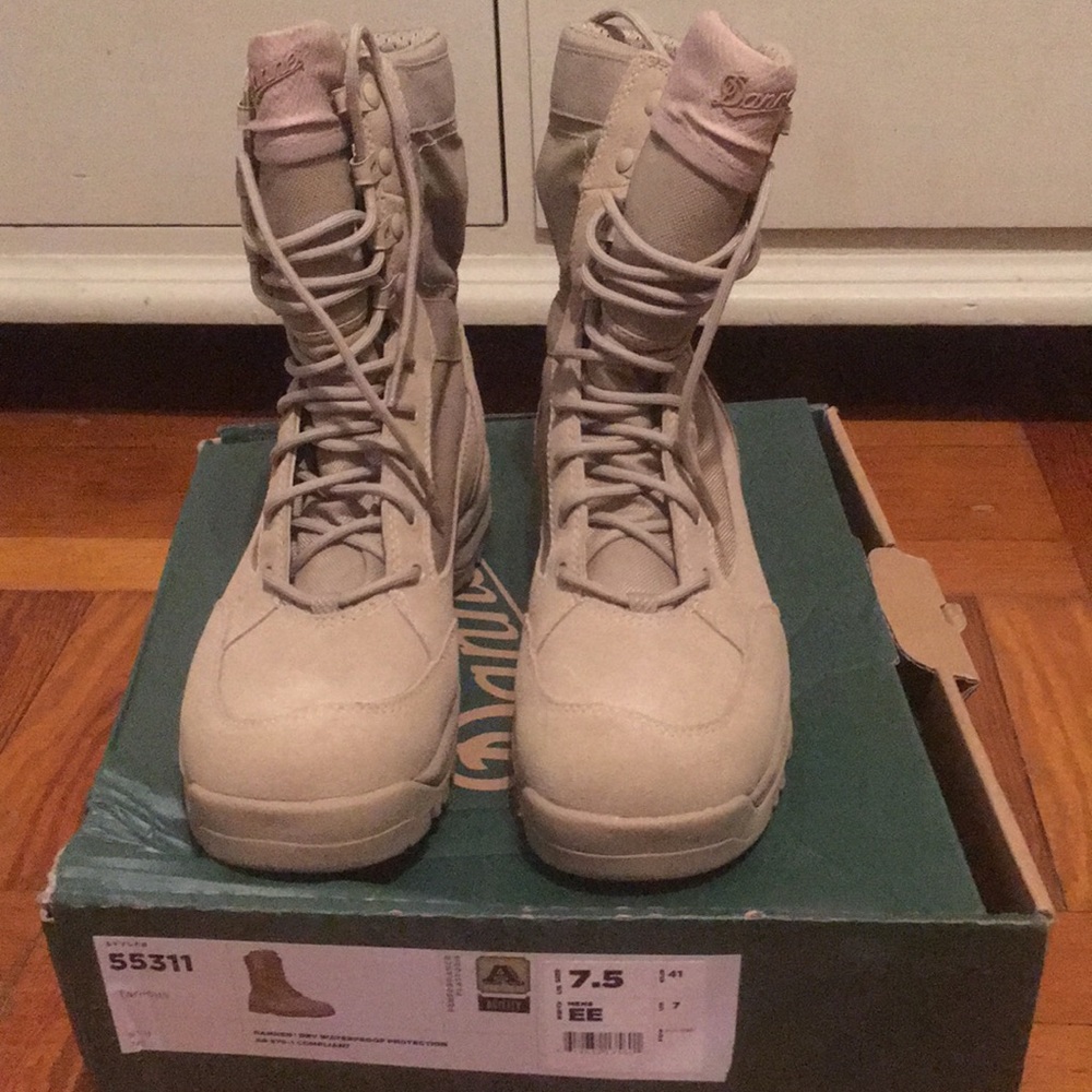 *BRAND NEW*Danner Taniscus size 7.5